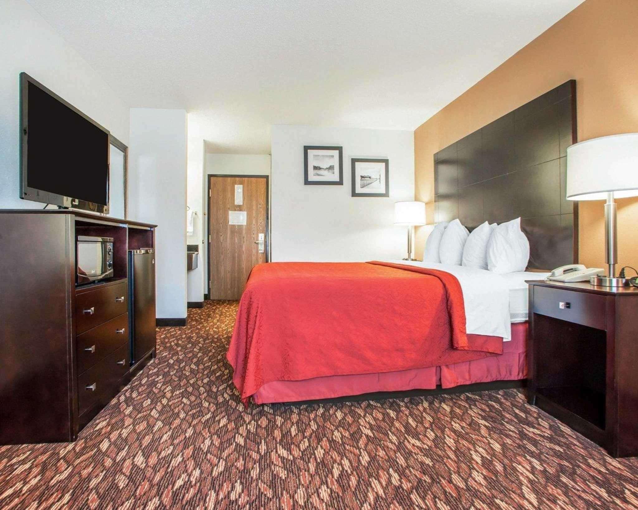 Quality Inn Villa Nova Bagian luar foto