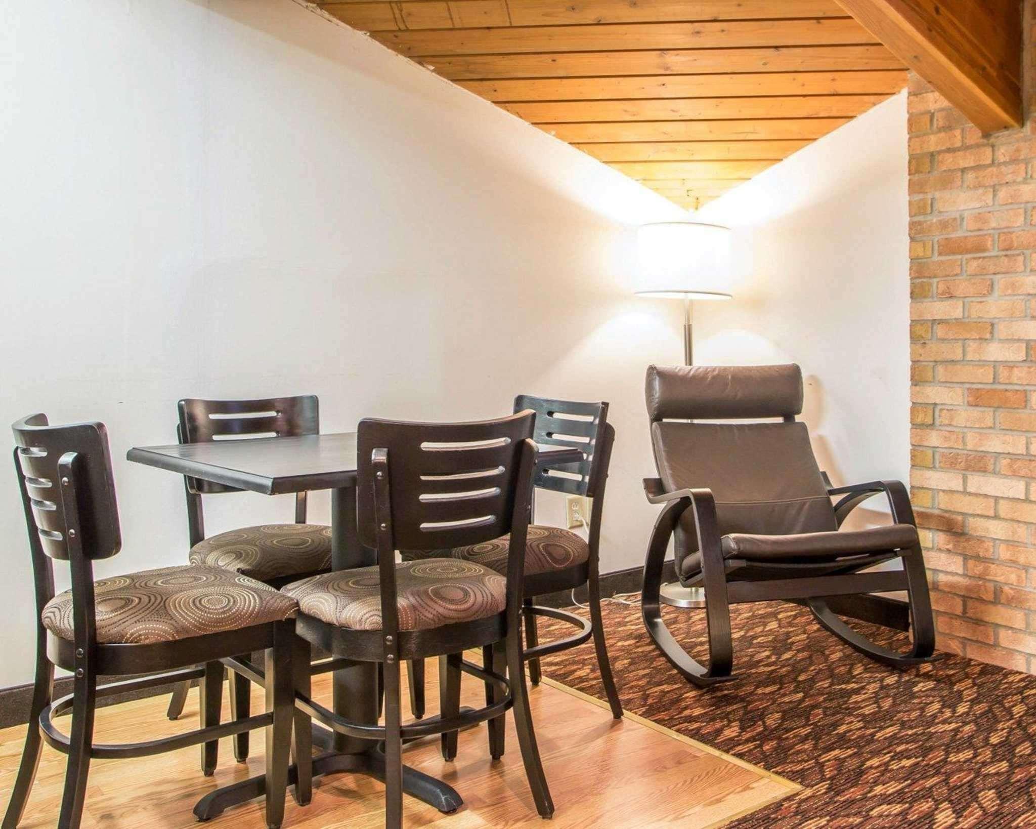 Quality Inn Villa Nova Bagian luar foto